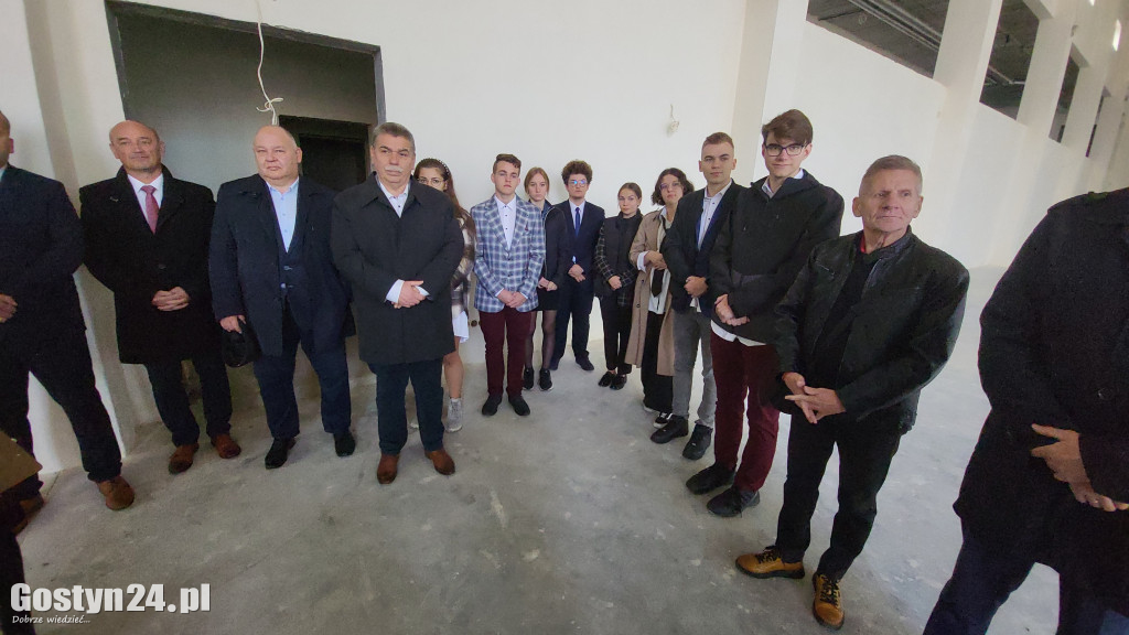 Umieszczenie aktu erekcyjnego w murach ZSZ Gostyń