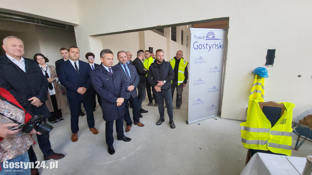 Umieszczenie aktu erekcyjnego w murach ZSZ Gostyń
