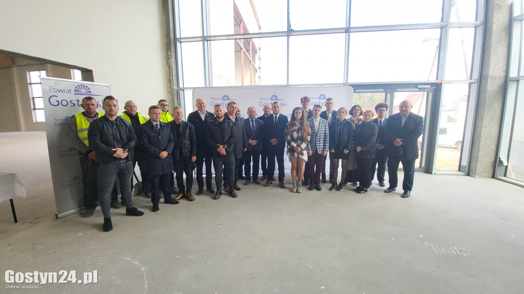 Umieszczenie aktu erekcyjnego w murach ZSZ Gostyń