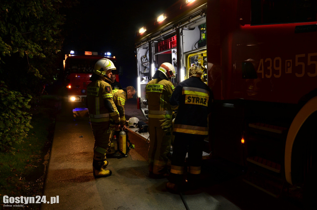 Pożar busa na drodze w Głogininie