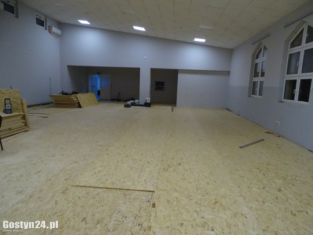 Remont podłogi w GOKSiAL w Pępowie