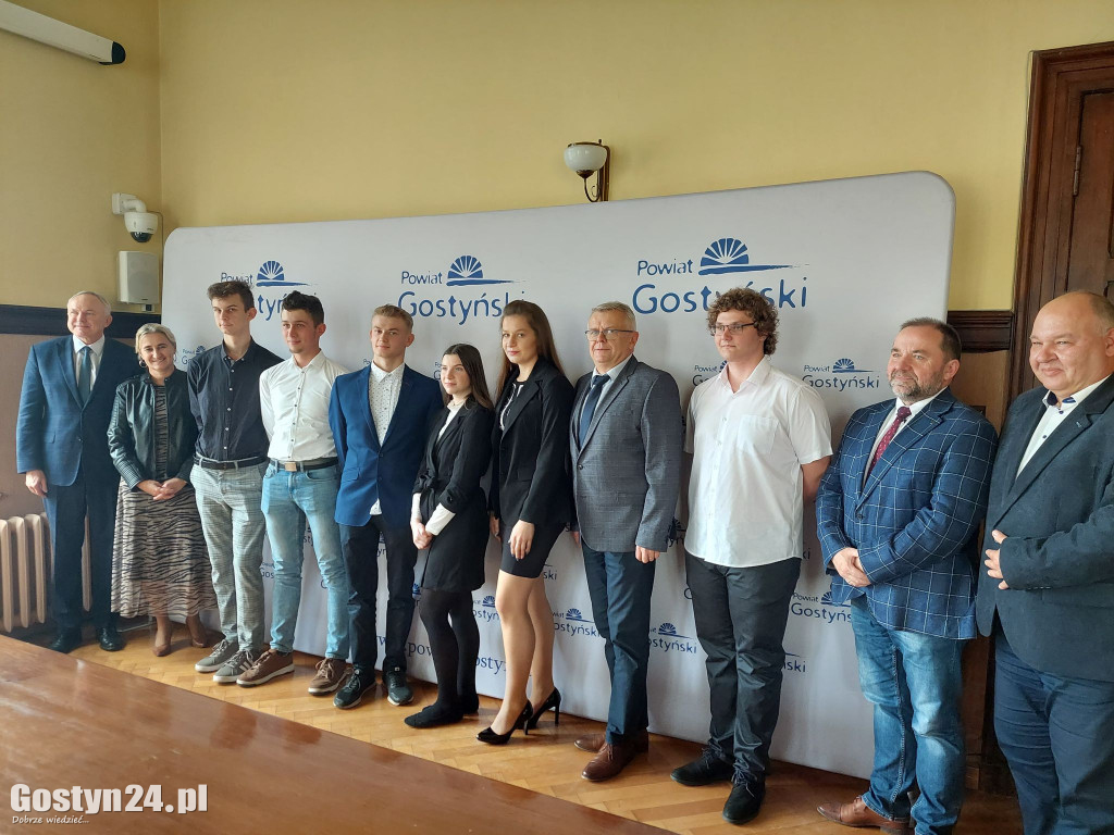Nagrody dla uczniów za wyniki z egzaminu zawodowego