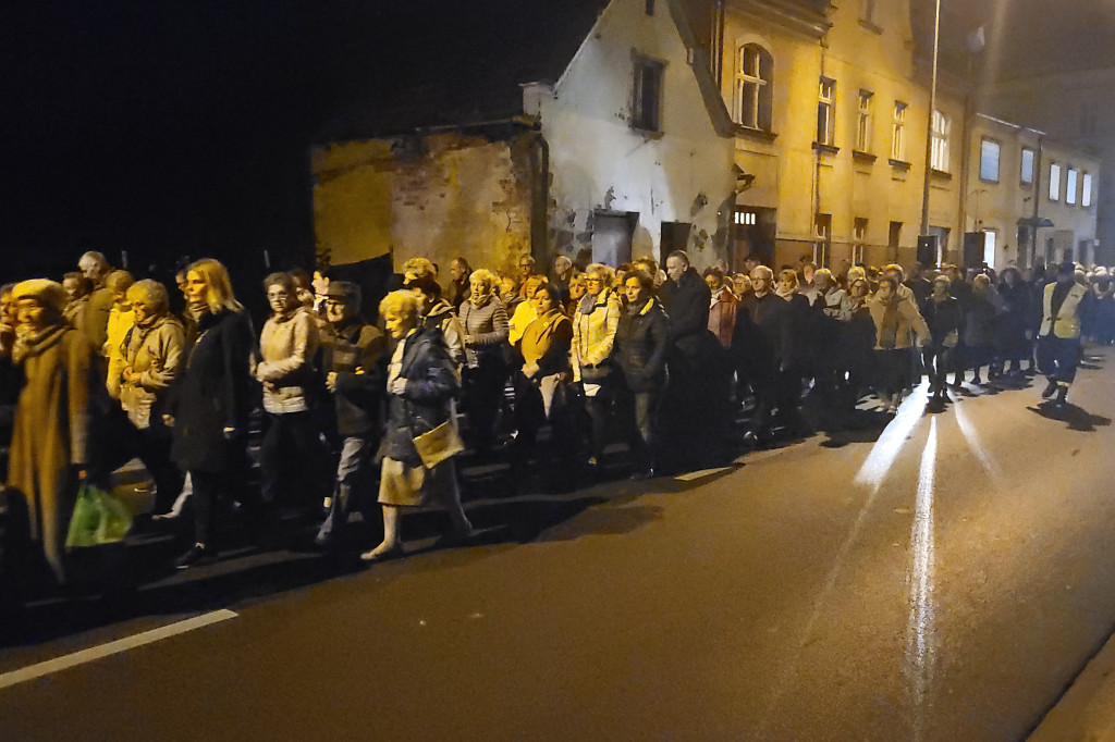Ostatnia w tym roku Procesja Fatimska ulicami Gostynia