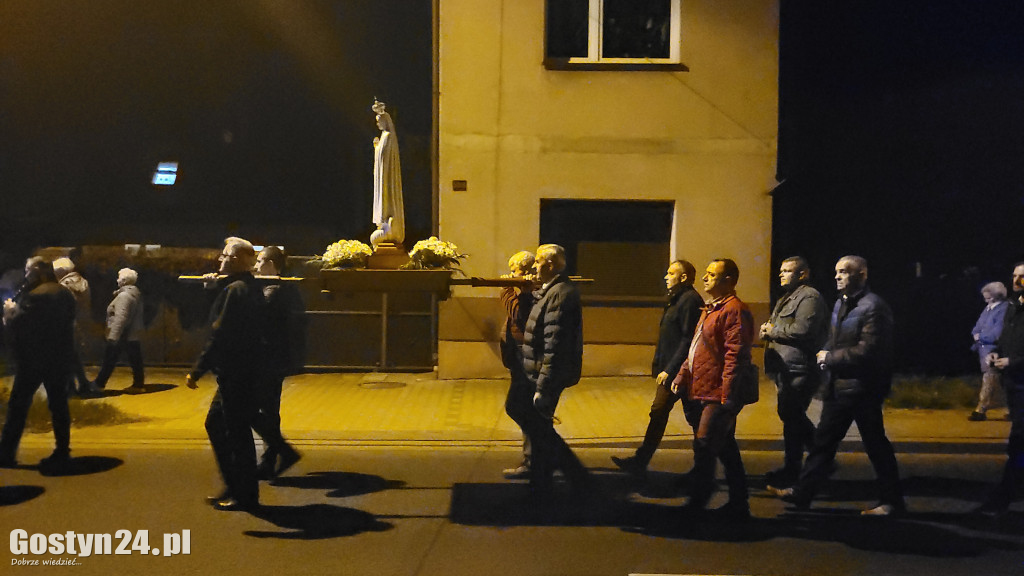 Ostatnia w tym roku Procesja Fatimska ulicami Gostynia