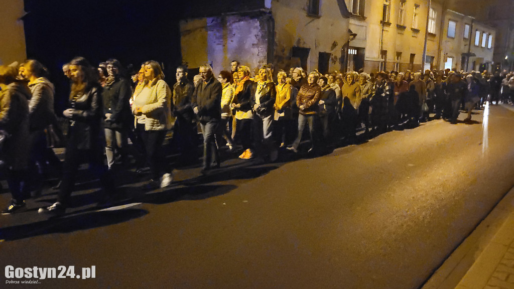 Ostatnia w tym roku Procesja Fatimska ulicami Gostynia