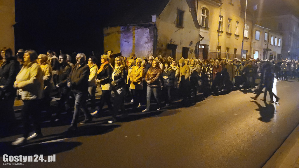 Ostatnia w tym roku Procesja Fatimska ulicami Gostynia