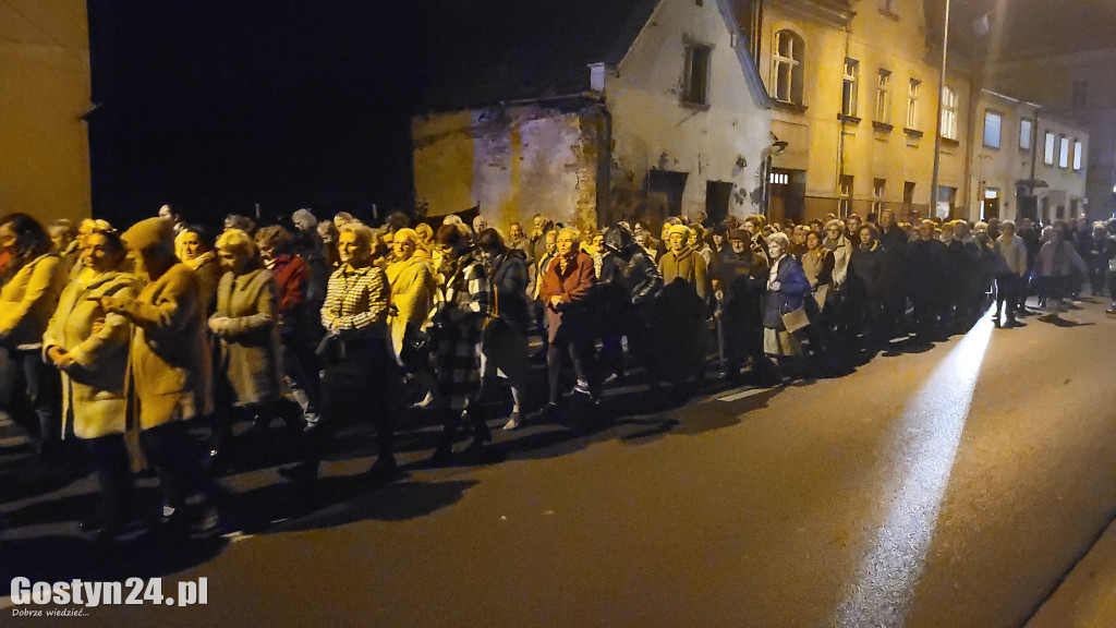Ostatnia w tym roku Procesja Fatimska ulicami Gostynia