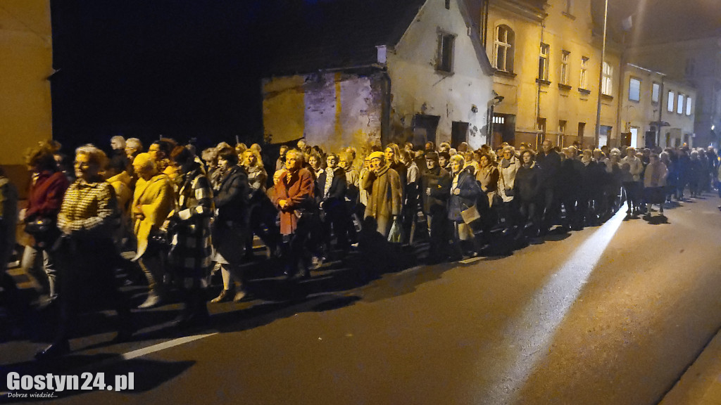 Ostatnia w tym roku Procesja Fatimska ulicami Gostynia