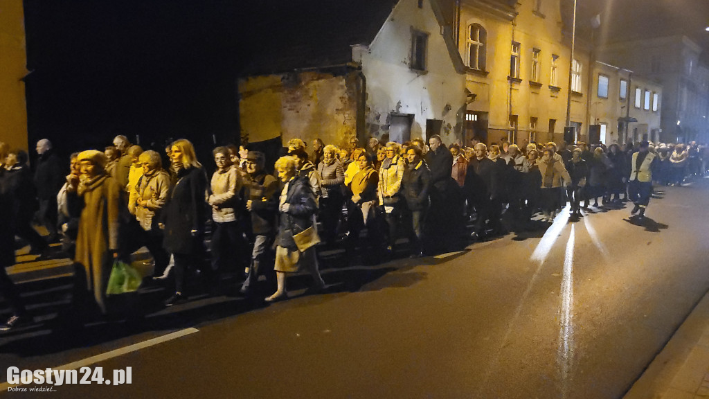 Ostatnia w tym roku Procesja Fatimska ulicami Gostynia