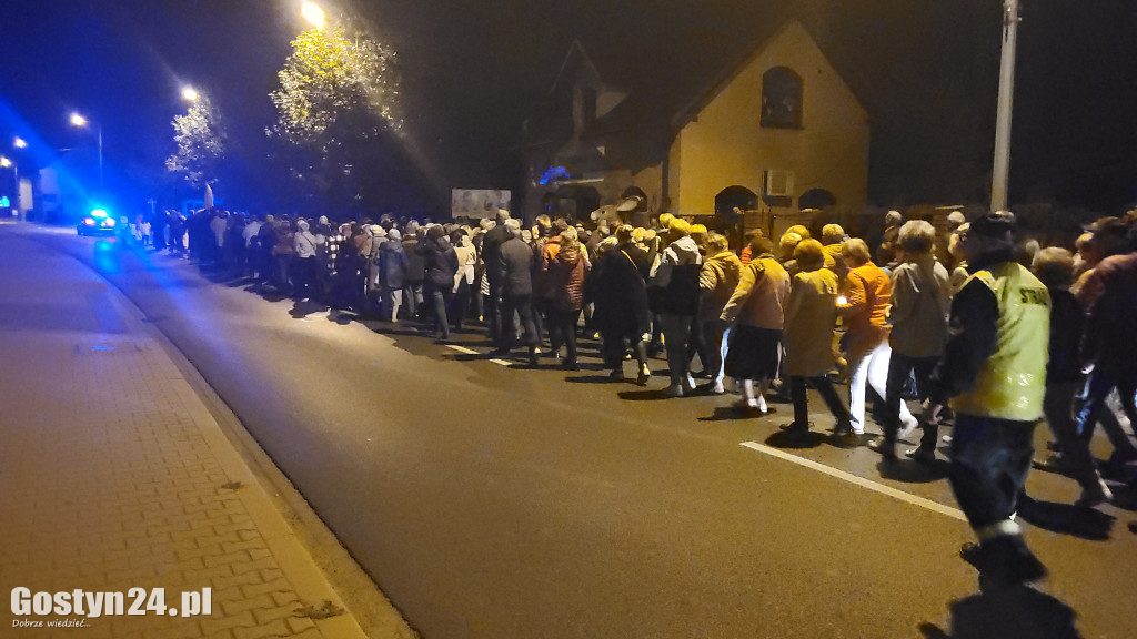Ostatnia w tym roku Procesja Fatimska ulicami Gostynia