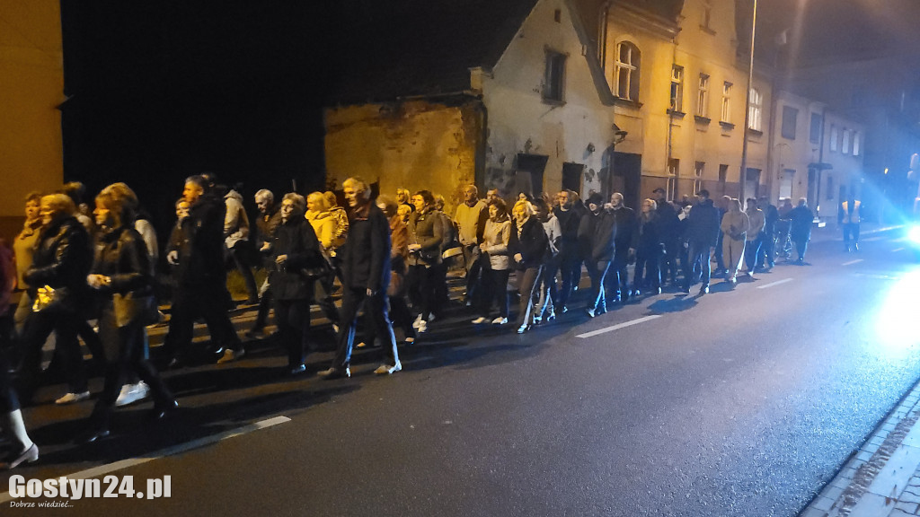 Ostatnia w tym roku Procesja Fatimska ulicami Gostynia