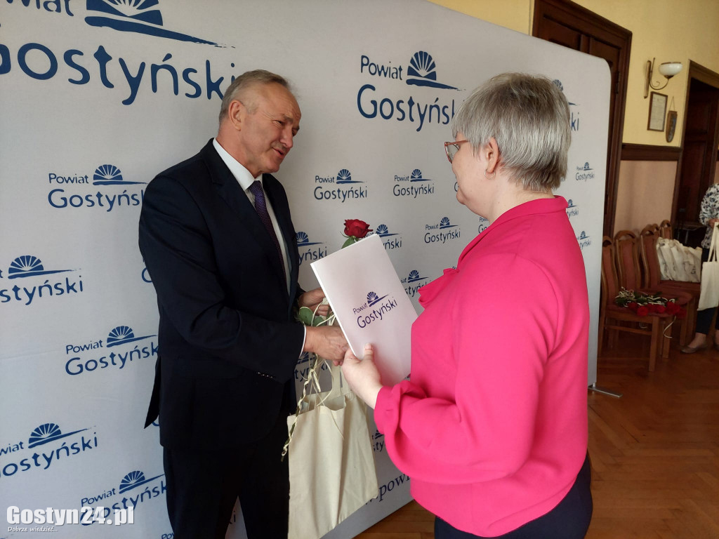 Nagrody z okazji Dnia Edukacji Narodowej w Powiecie