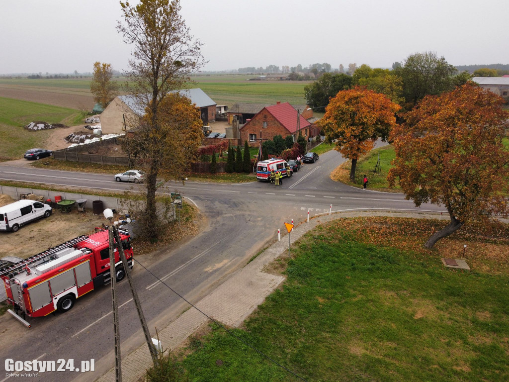 Potrącenie motorowerzystki na DW 438