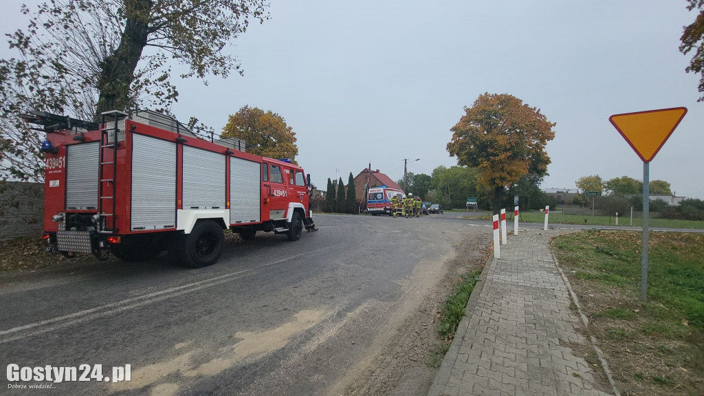 Potrącenie motorowerzystki na DW 438