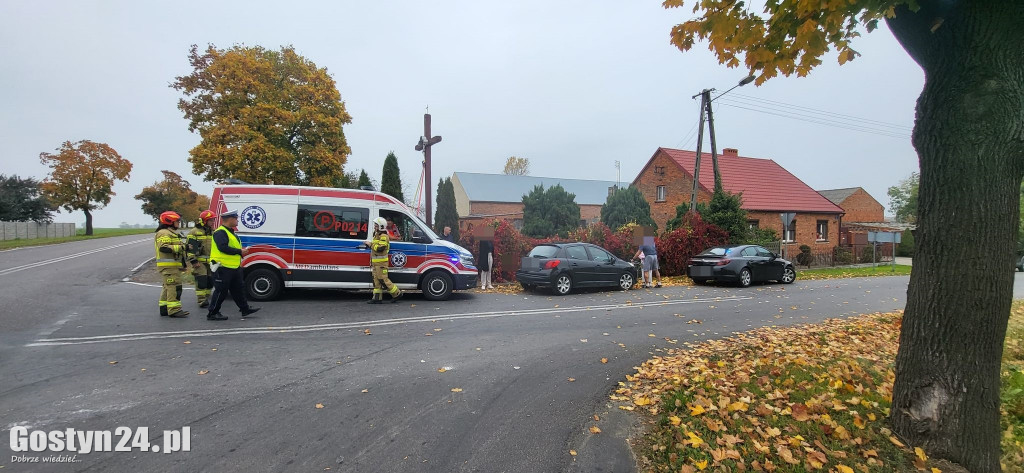 Potrącenie motorowerzystki na DW 438