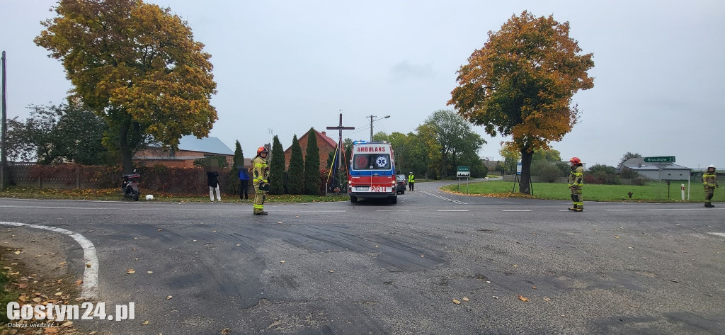 Potrącenie motorowerzystki na DW 438