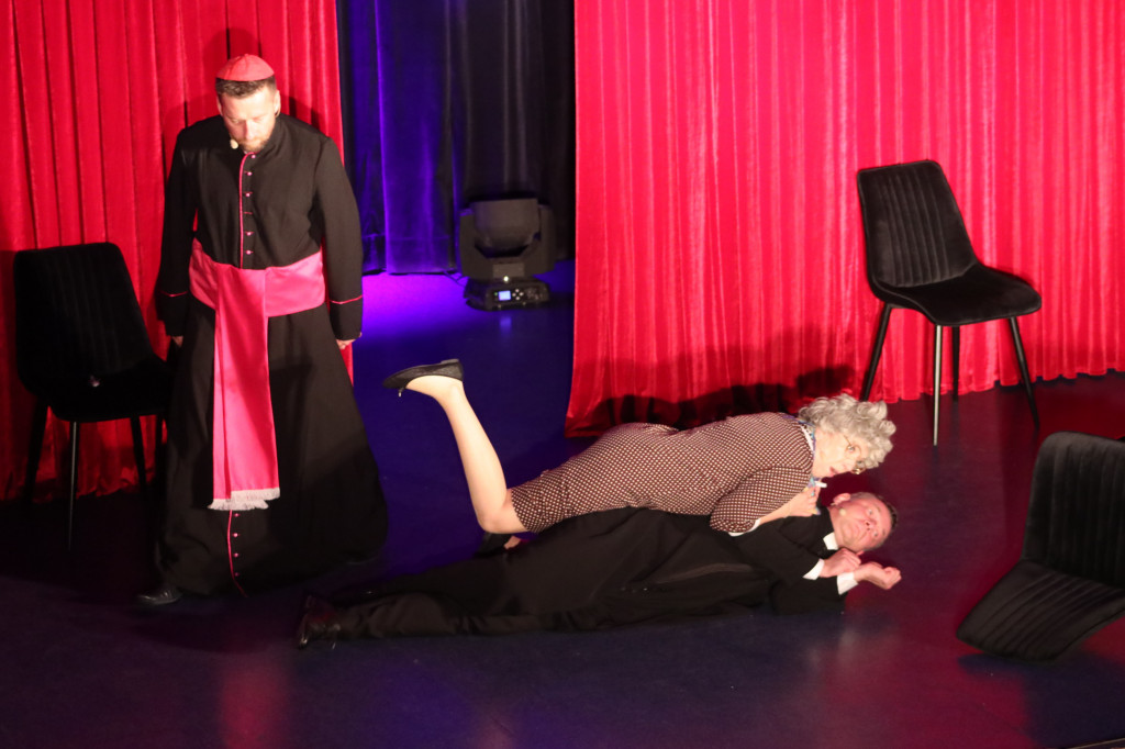 Kabaret Nowaki wystąpił w gostyńskim Hutniku