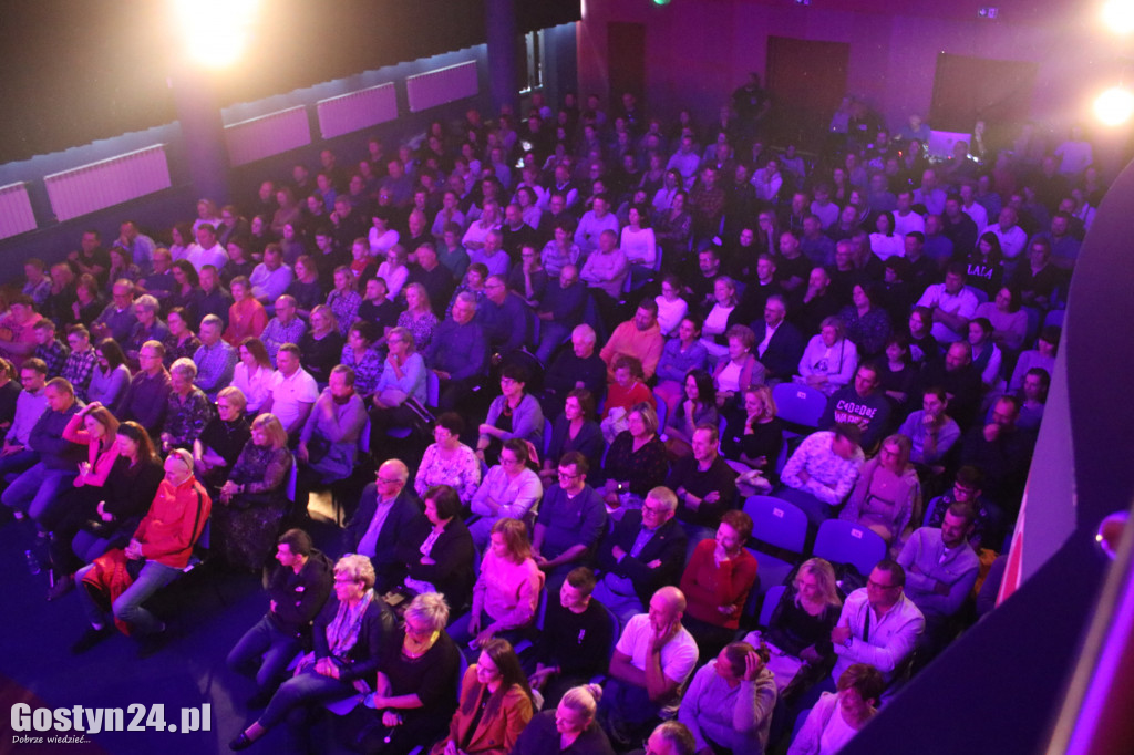 Kabaret Nowaki wystąpił w gostyńskim Hutniku