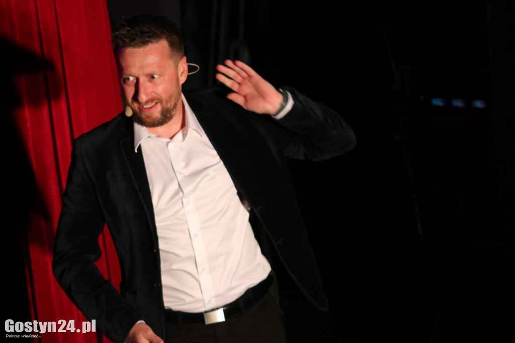 Kabaret Nowaki wystąpił w gostyńskim Hutniku