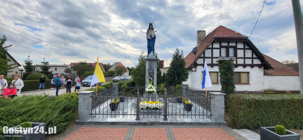 Poświęcenie figury Matki Bożej Wspomożenie Wiernych w Elżbietkowie
