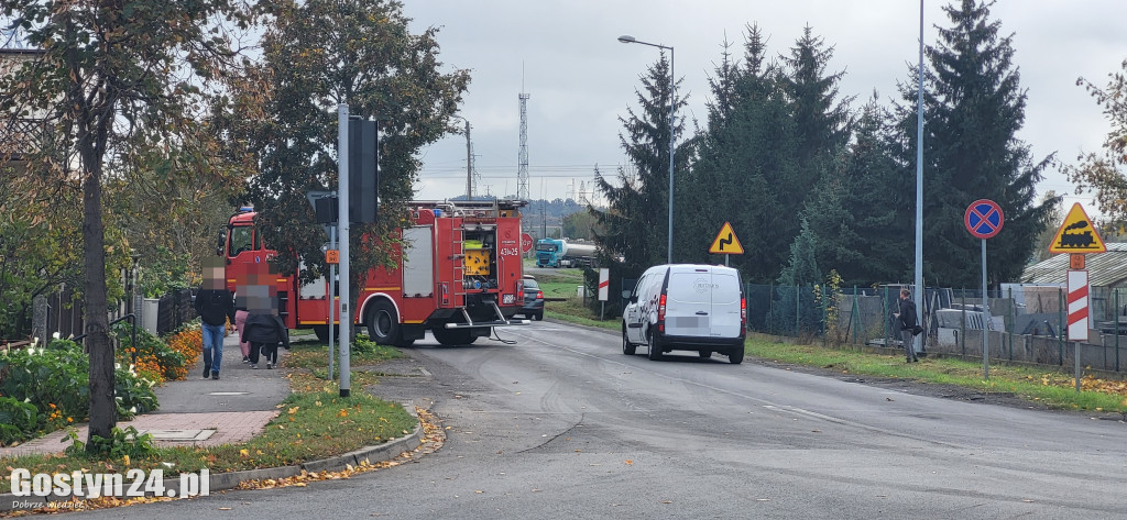 Pożar samochodu na wjeździe do Gostynia