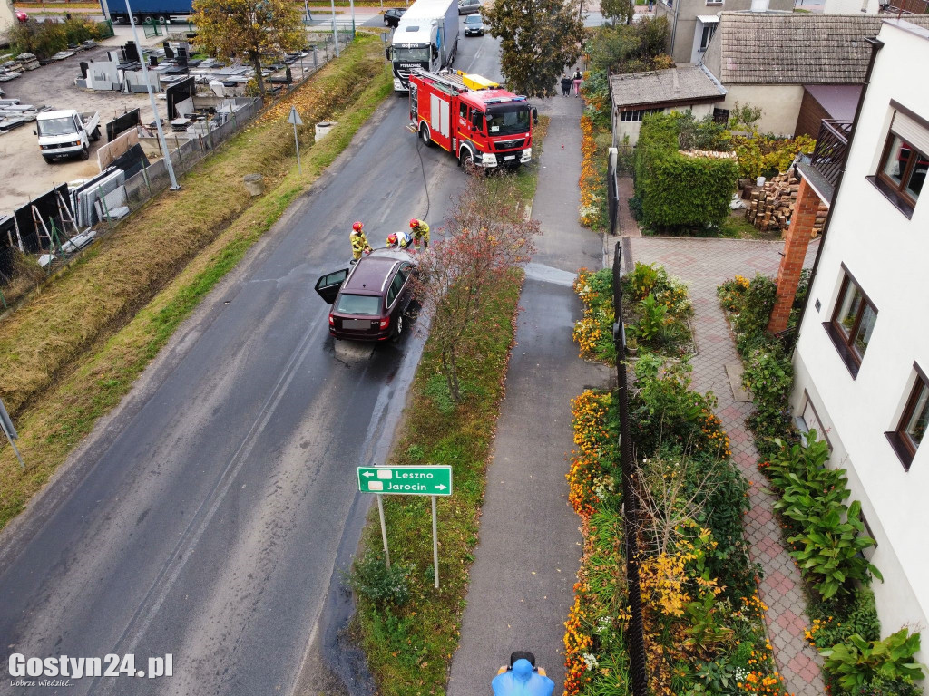 Pożar samochodu na wjeździe do Gostynia