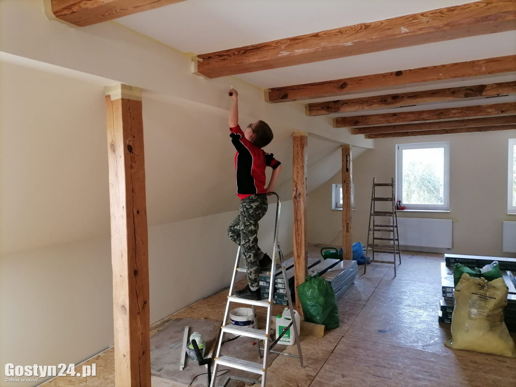 Remont poddasza wikariatu w Poniecu na finiszu