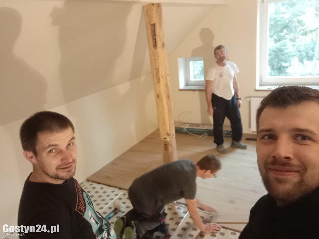 Remont poddasza wikariatu w Poniecu na finiszu