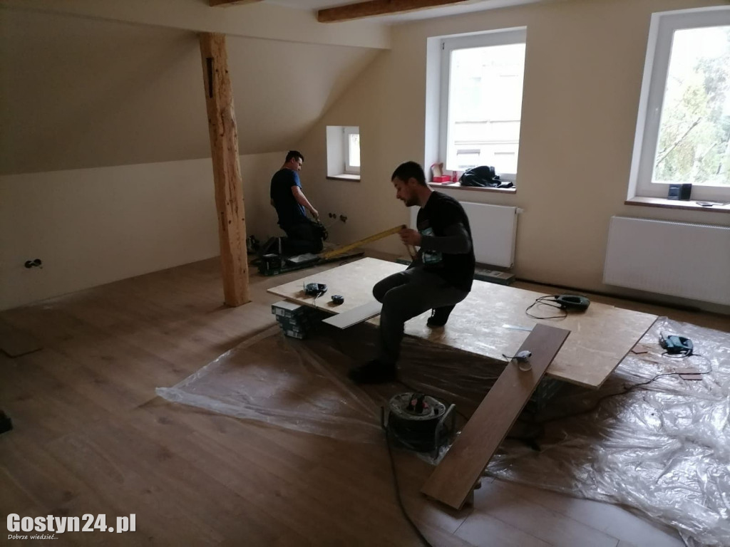 Remont poddasza wikariatu w Poniecu na finiszu