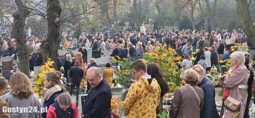 Msza święta na gostyńskim cmentarzu