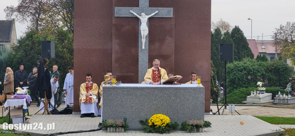 Msza święta na gostyńskim cmentarzu