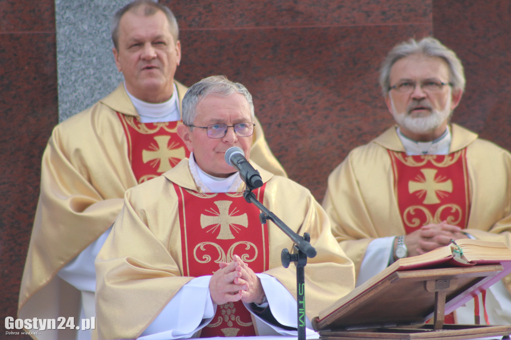 Msza święta na gostyńskim cmentarzu
