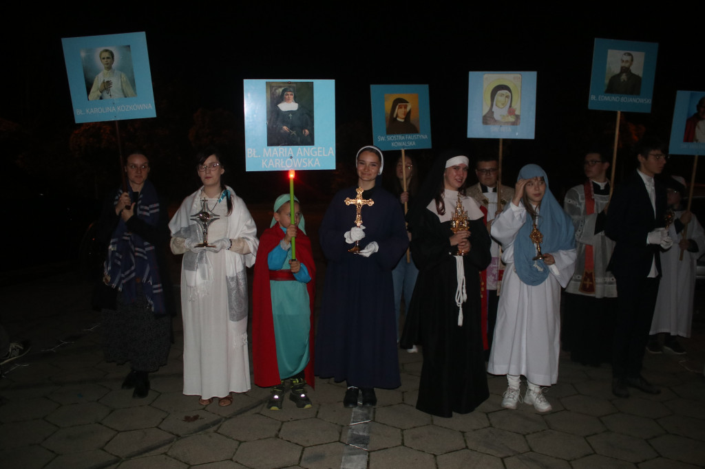 Pochód Holy Wins ulicami Gostynia