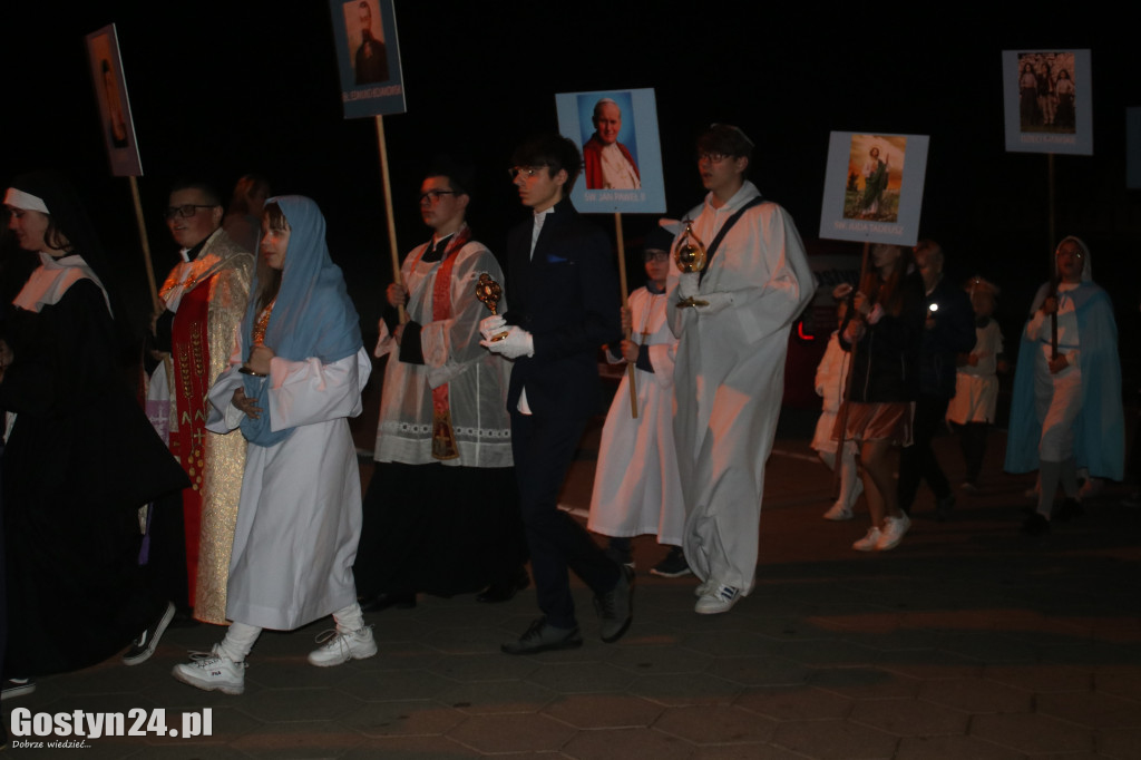 Pochód Holy Wins ulicami Gostynia