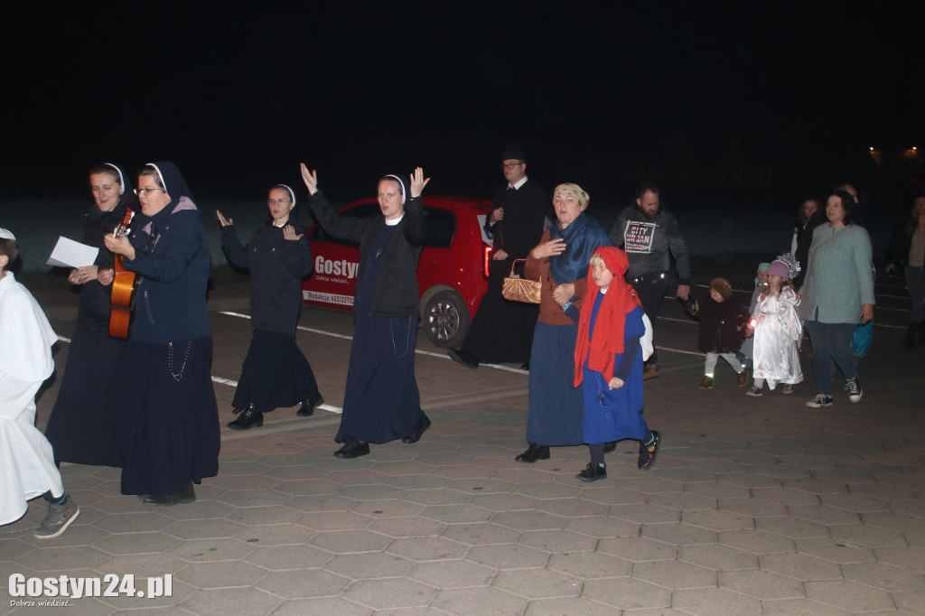 Pochód Holy Wins ulicami Gostynia
