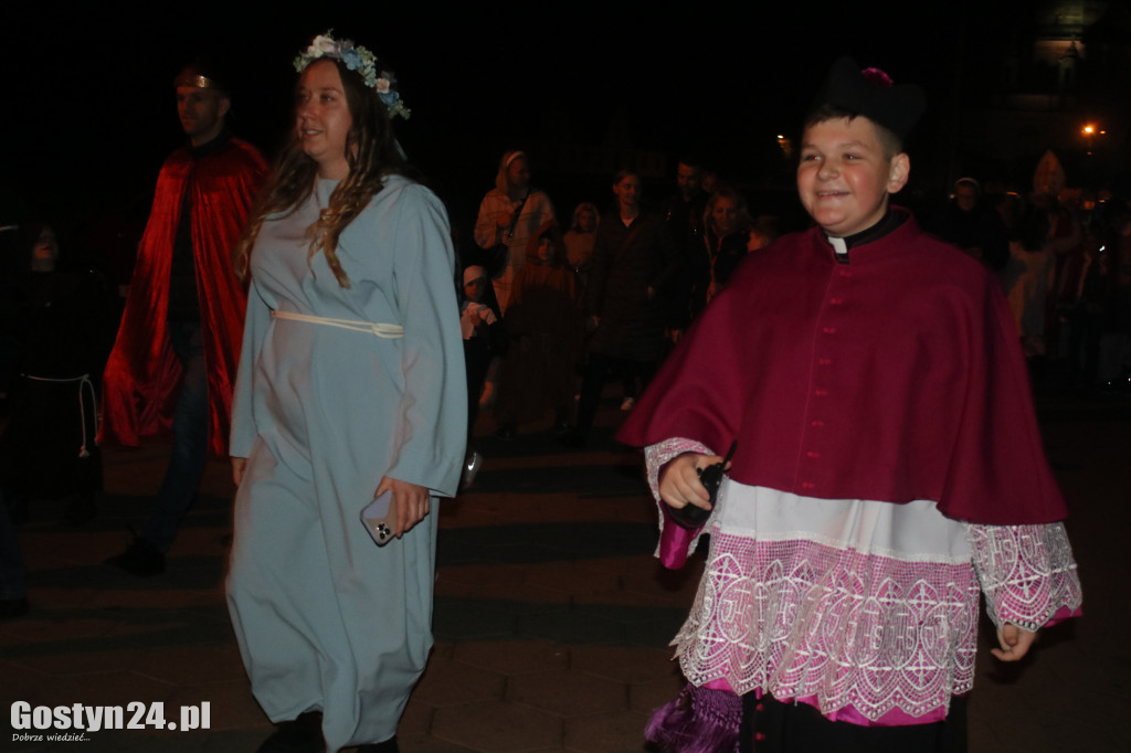 Pochód Holy Wins ulicami Gostynia