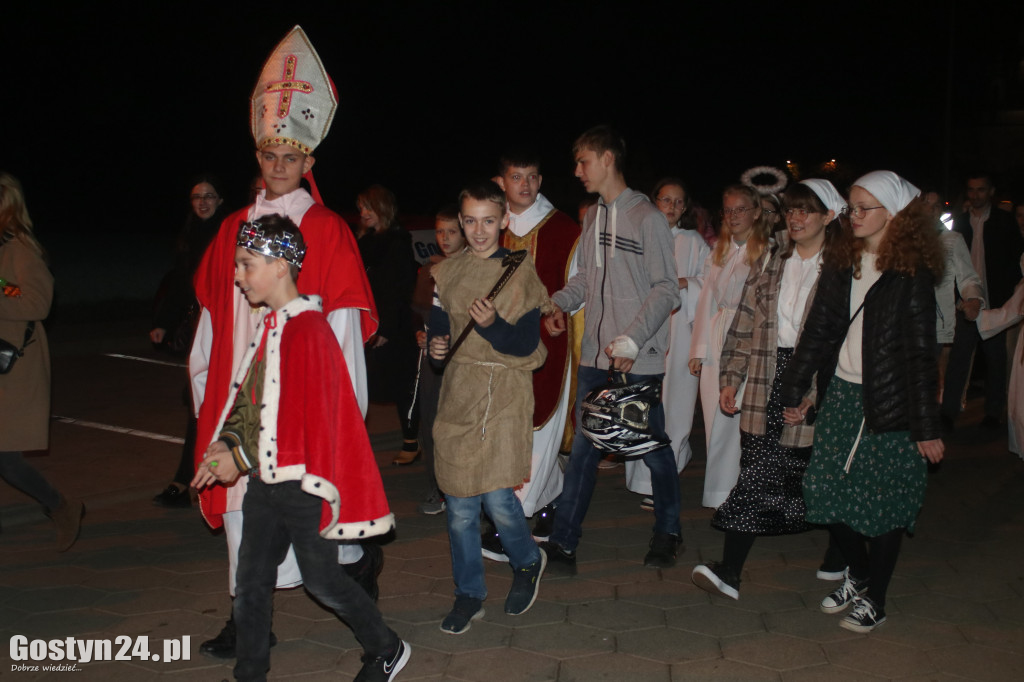 Pochód Holy Wins ulicami Gostynia