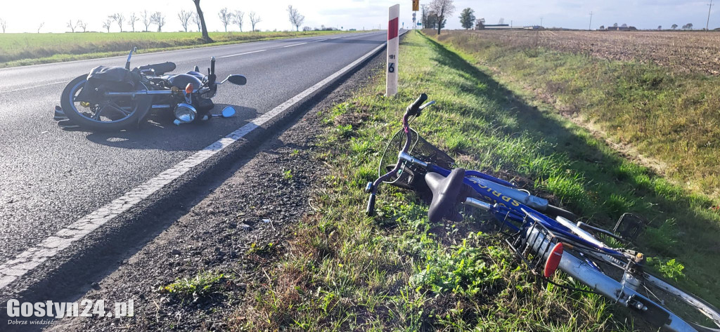 Zderzenie rowerzysty i motorowerzysty na K12