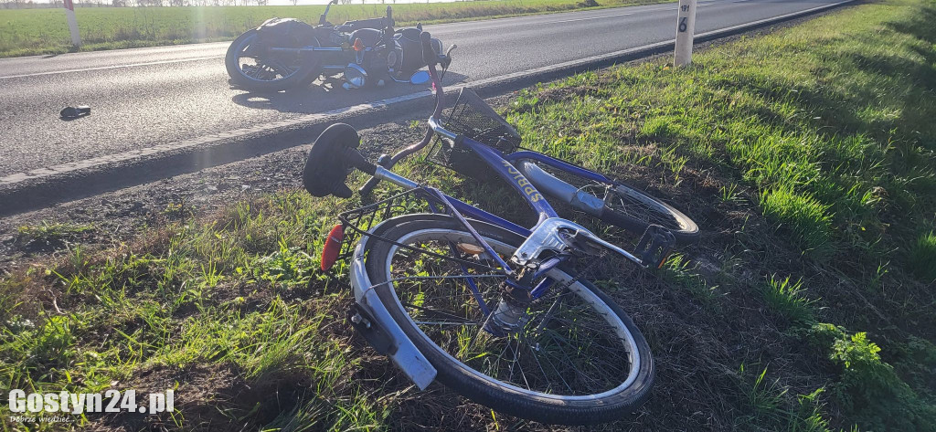 Zderzenie rowerzysty i motorowerzysty na K12
