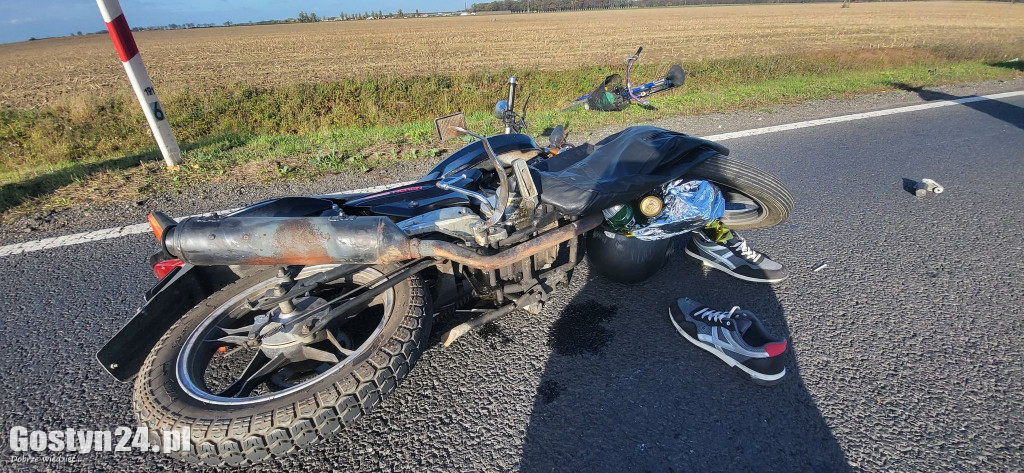 Zderzenie rowerzysty i motorowerzysty na K12