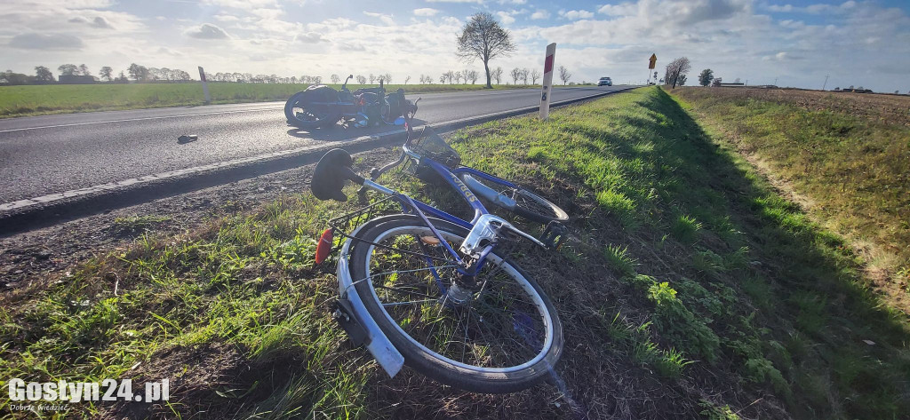 Zderzenie rowerzysty i motorowerzysty na K12