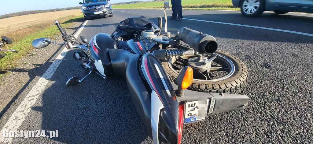 Zderzenie rowerzysty i motorowerzysty na K12