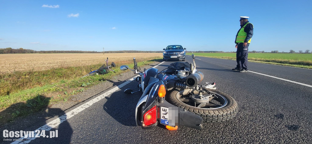 Zderzenie rowerzysty i motorowerzysty na K12