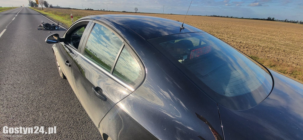 Zderzenie rowerzysty i motorowerzysty na K12