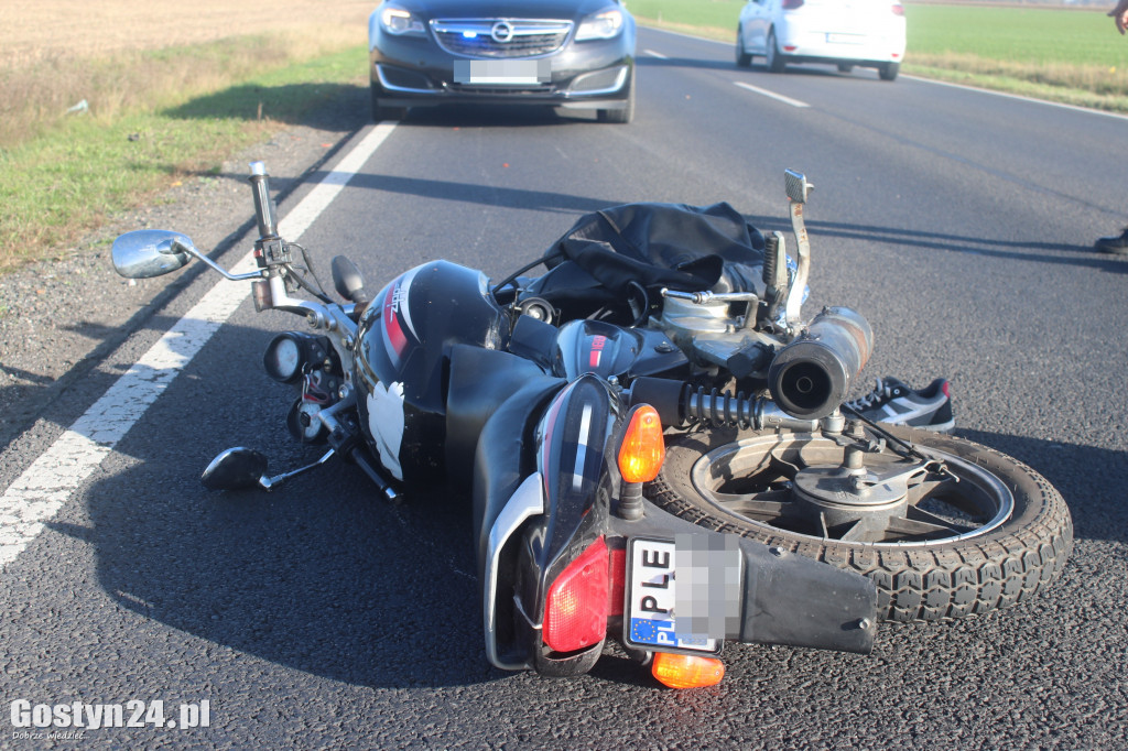 Zderzenie rowerzysty i motorowerzysty na K12