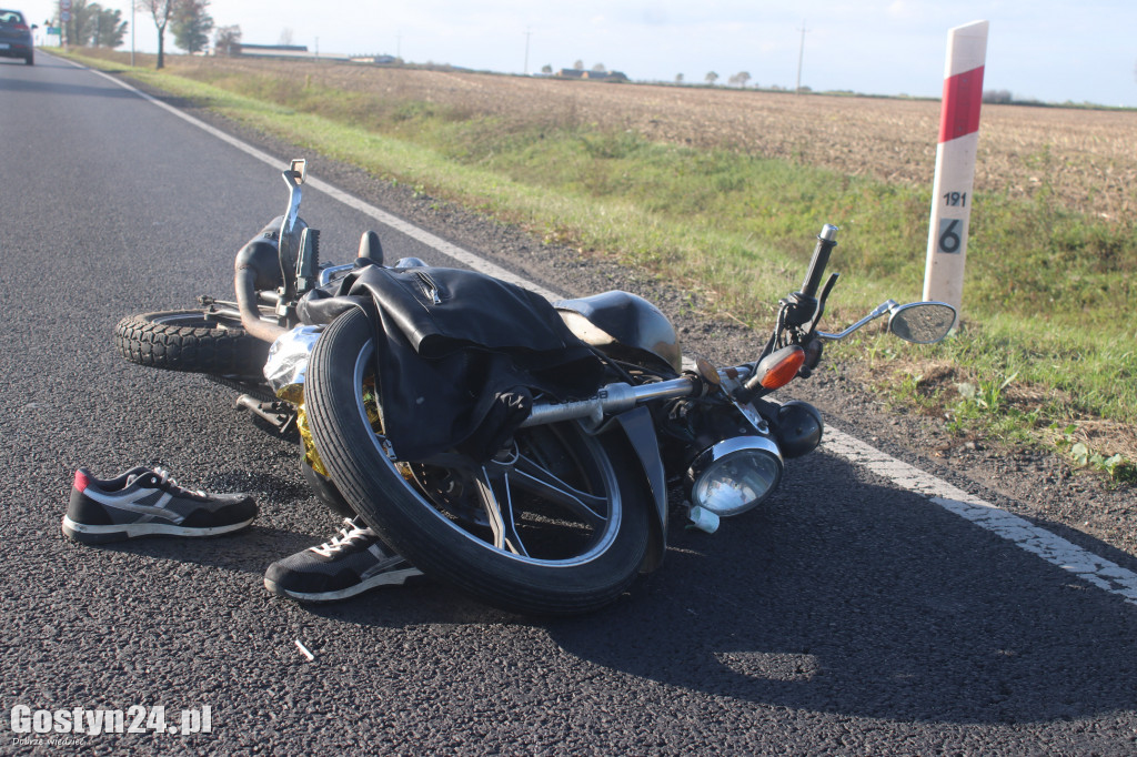 Zderzenie rowerzysty i motorowerzysty na K12