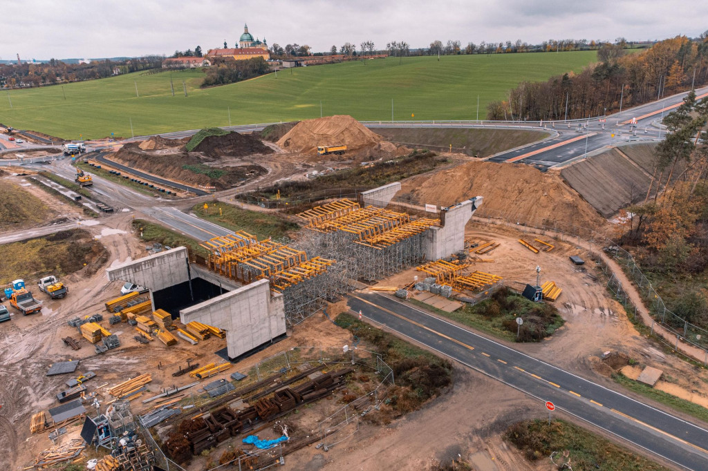 Najnowsze zdjęcia z budowy wiaduktu nad K12 Piaski-Gostyń