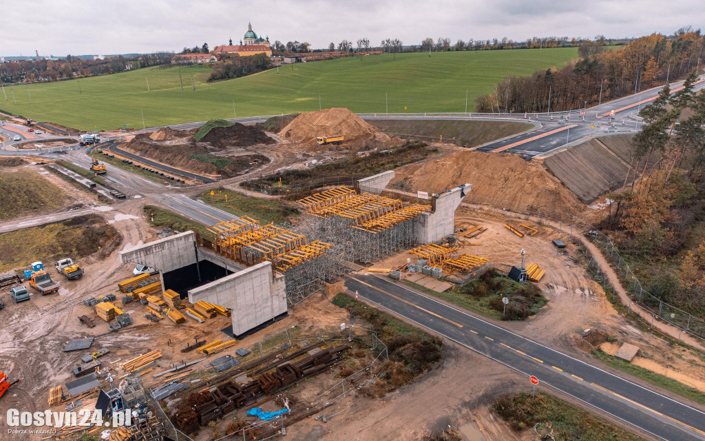 Najnowsze zdjęcia z budowy wiaduktu nad K12 Piaski-Gostyń