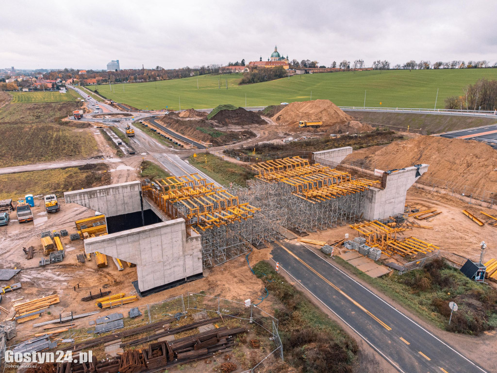 Najnowsze zdjęcia z budowy wiaduktu nad K12 Piaski-Gostyń