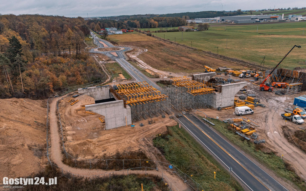 Najnowsze zdjęcia z budowy wiaduktu nad K12 Piaski-Gostyń